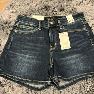 NWT Judy Blue mid rise dark wash shorts